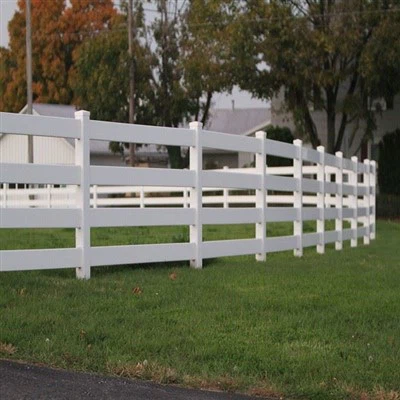 Biely PVC plot ranča